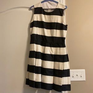 GAP cute sleeveless dress with pockets.